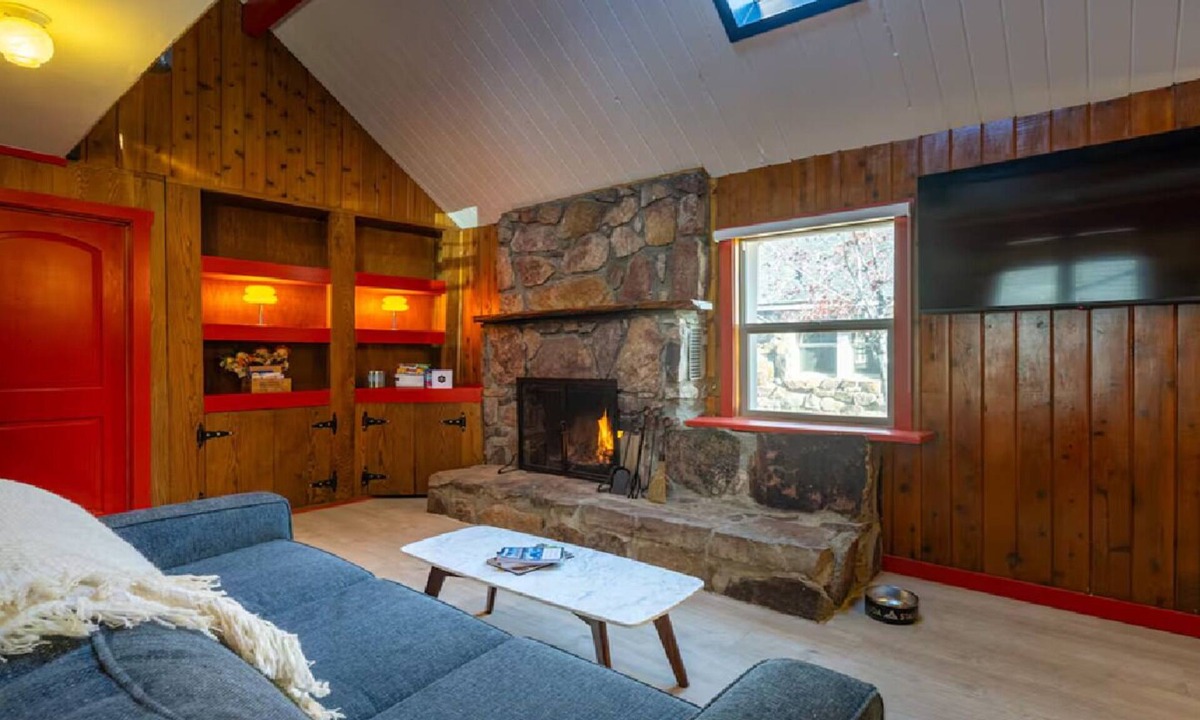 Big Bear Lake Hotel | Arkouda Cabins: Northern Flicker