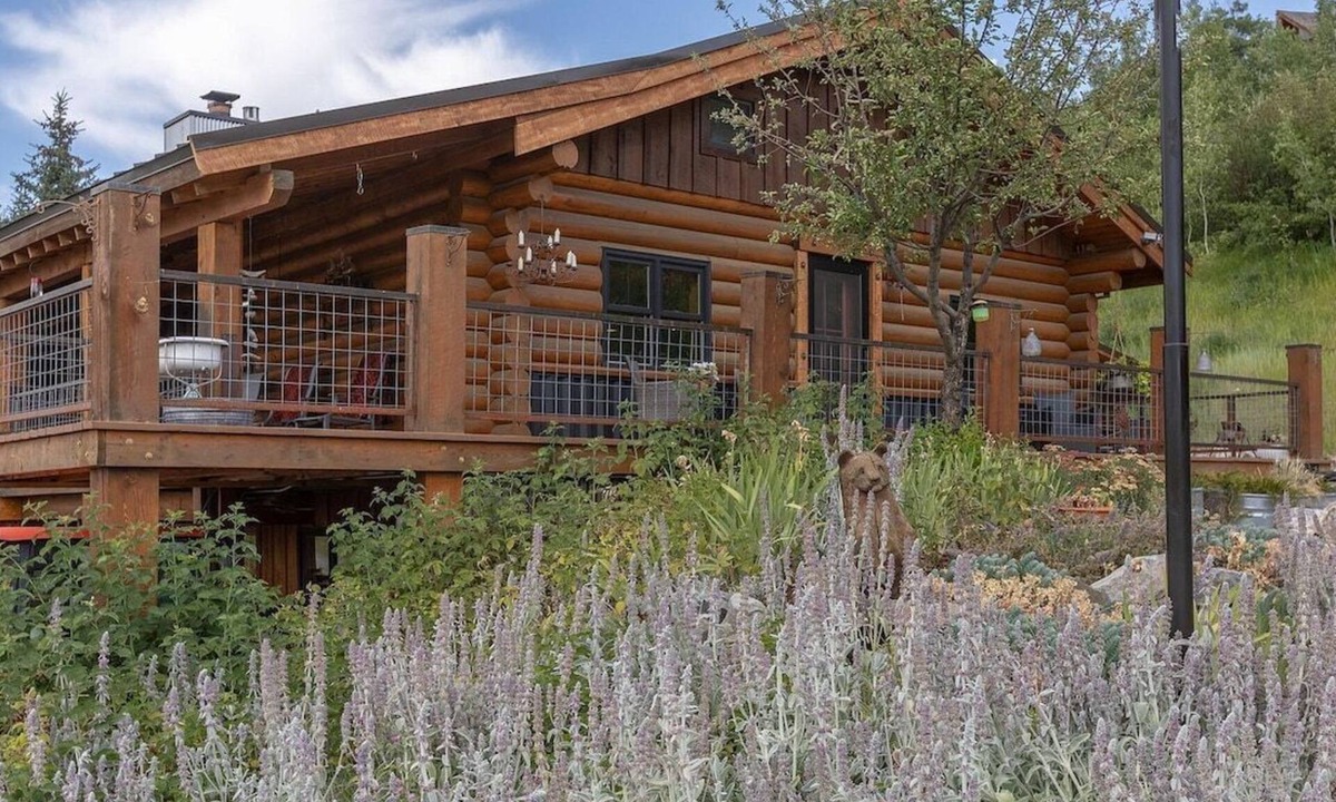 Alpine House | Aspen Bear Paws | Charming Retreat with Hot Tub & Loft