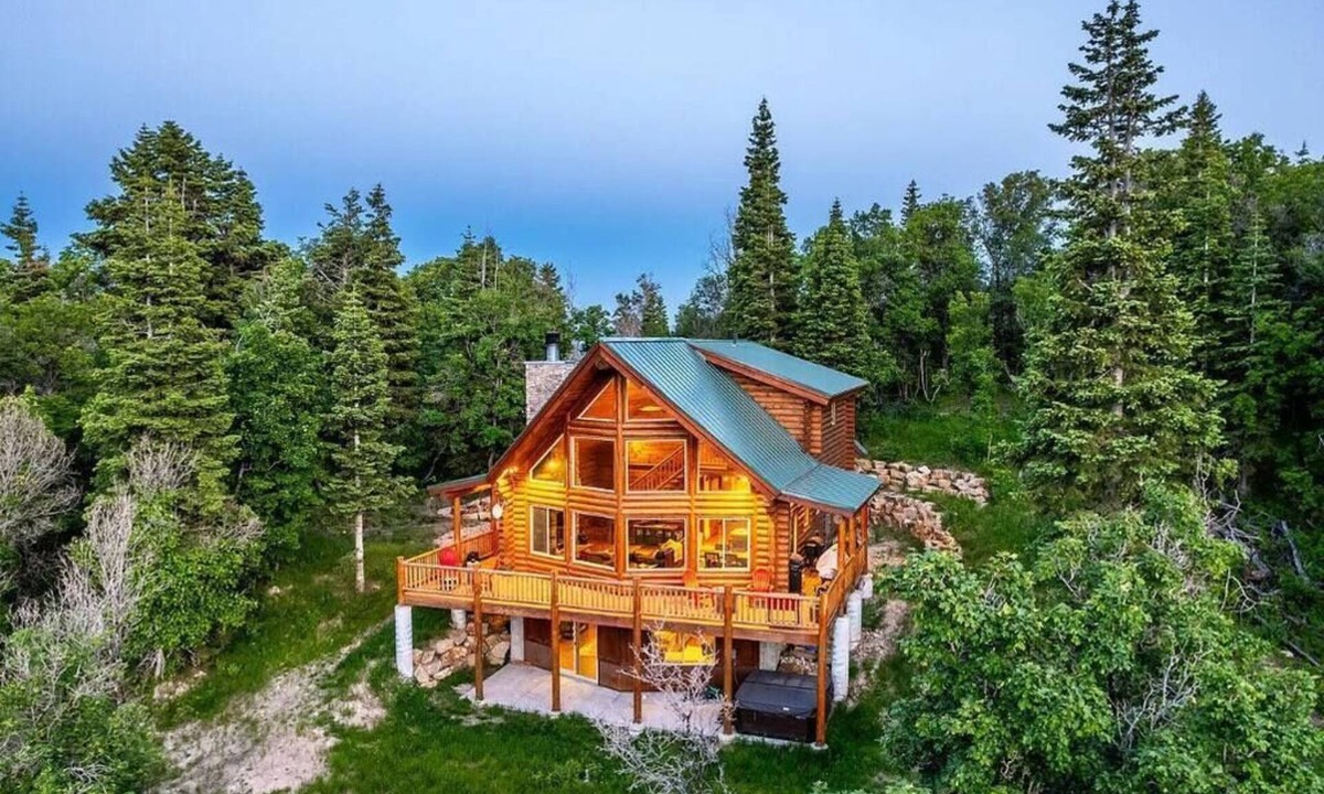 Tollgate Canyon House | Aspen - Modern Log Cabin