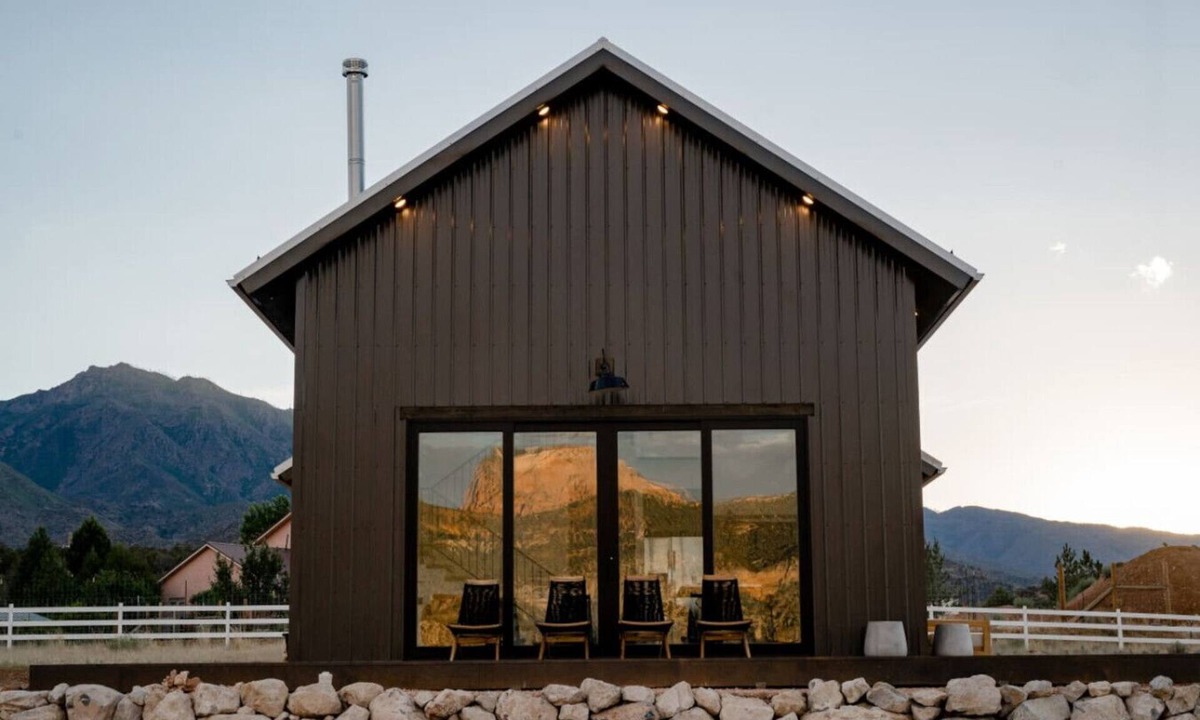 New Harmony Apartment | Astoa Etxea: Peaceful Desert Retreat Near Zion - Long-term Stay