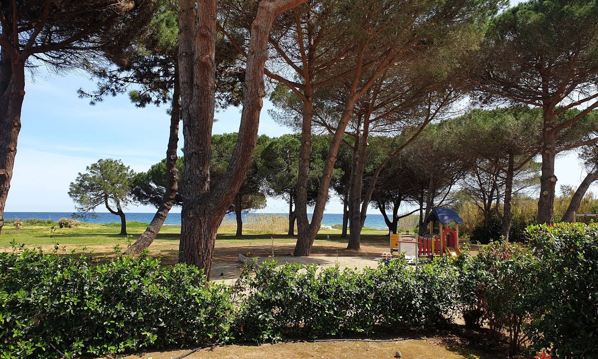 Poggio-Mezzana Apartment | At the end of the garden, the pine forest and the beach