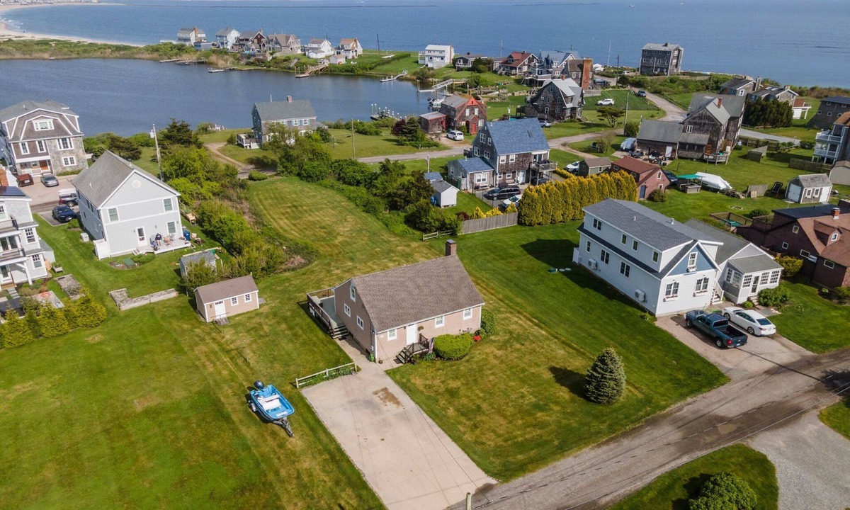 Matunuck Cottage | August Weeks Open! Walk to Matunuck Beach, Mist & Bean