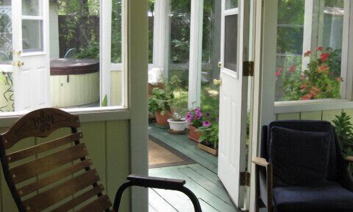 Middletown Cottage | Backyard Garden Oasis
