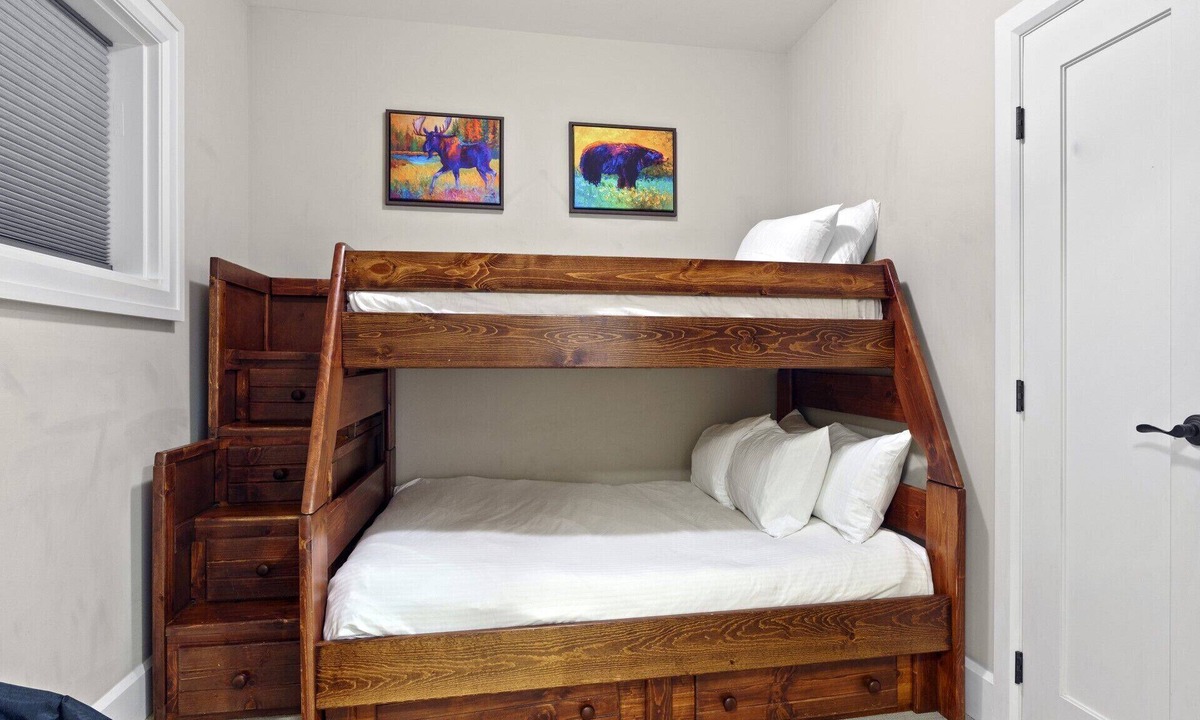 Sandpoint Condo | Balcony, Beach & Bliss- Seasons at Sandpoint