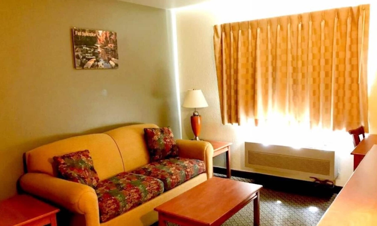 Kellogg House | Bargain Stay In The Silver Valley! Swimming Pool and Hot Tub, Gym!