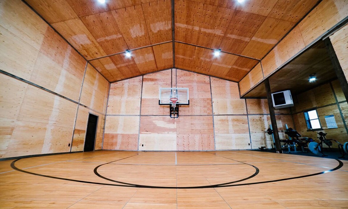 Dingle House | Barndominium with New indoor Gym located 8 miles from North shore of Bear Lake.