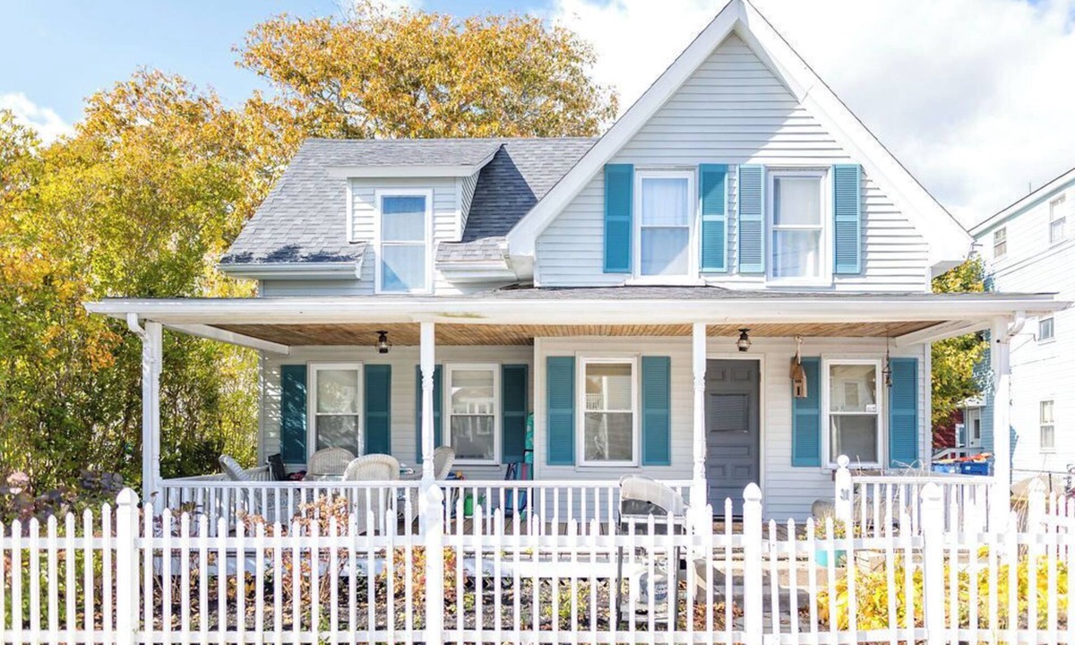 Onset Cottage | Beach Cottage 100 steps to the beach
