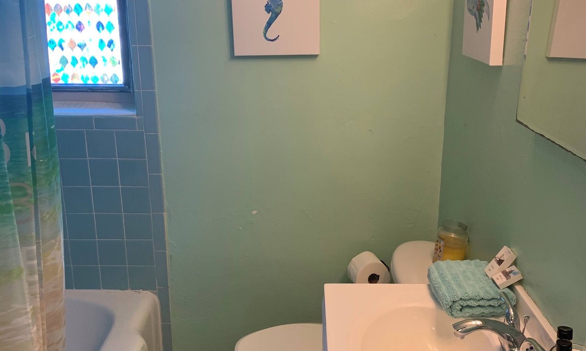 Bayview Apartment | Beach Side Studio #3 - Pet Friendly, WiFi, Off-Street Parking, Large Smart TV