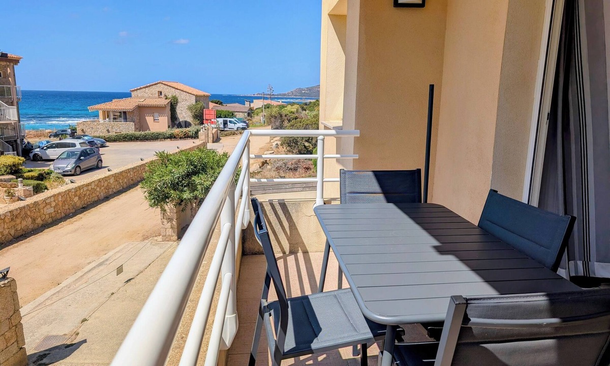 Tizzano Apartment | Beachfront T2 apartment