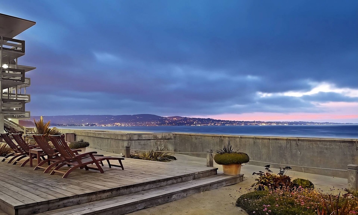 Monterey House | Beachfront Tranquility: Ocean Views & Sandy Toes