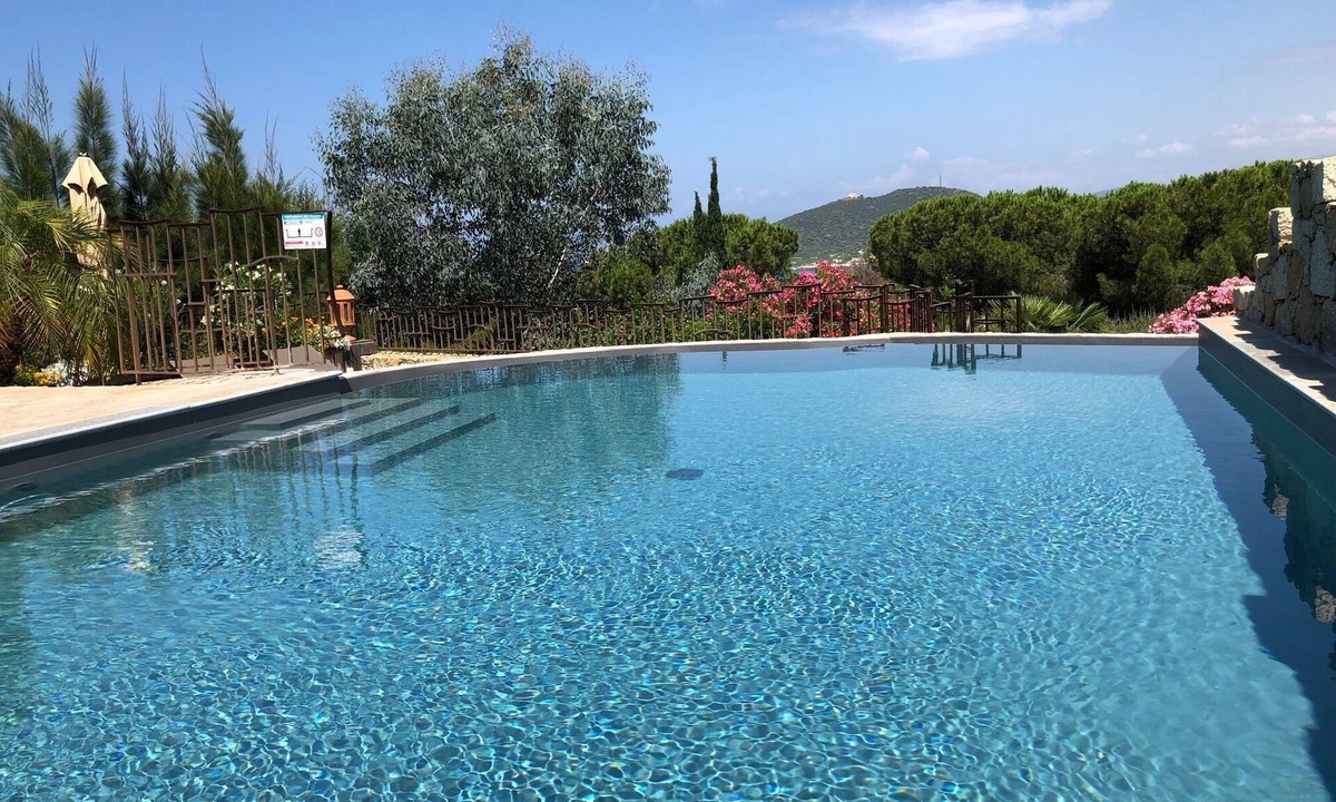 Marine de Davia Villa | Beachfront villa with private heated pool, terrace and sea view