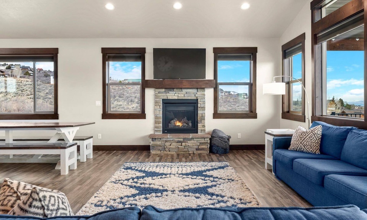Sweetwater House | Bear Lake Cabin · Sleeps 22 · Ideal Beach Resort
