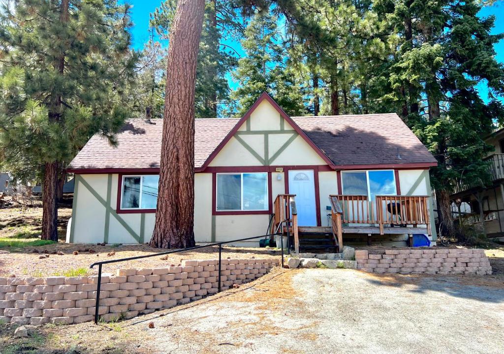 Big Bear Lake House | Bears Eye View - Steps to Bear Mountain Ski Resort!