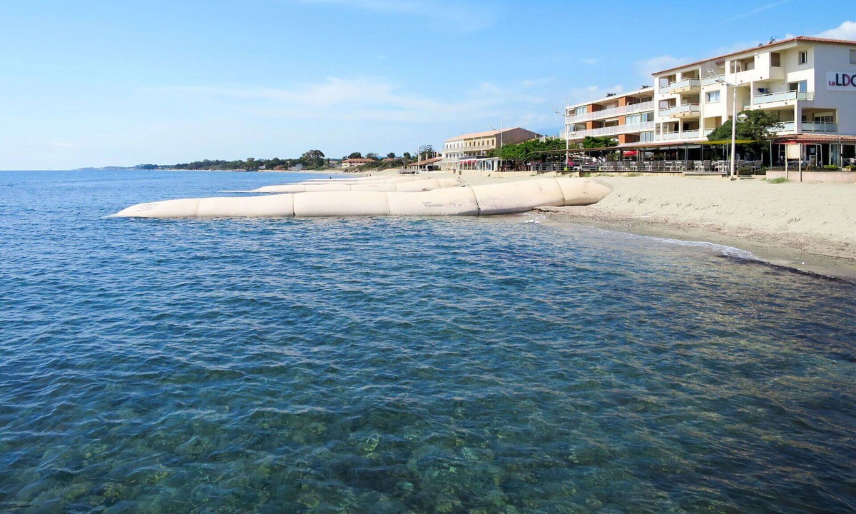 Santa-Lucia-di-Moriani House | Beautiful apartment in villa for 6 guests with A/C, WIFI, TV, terrace and pets allowed
