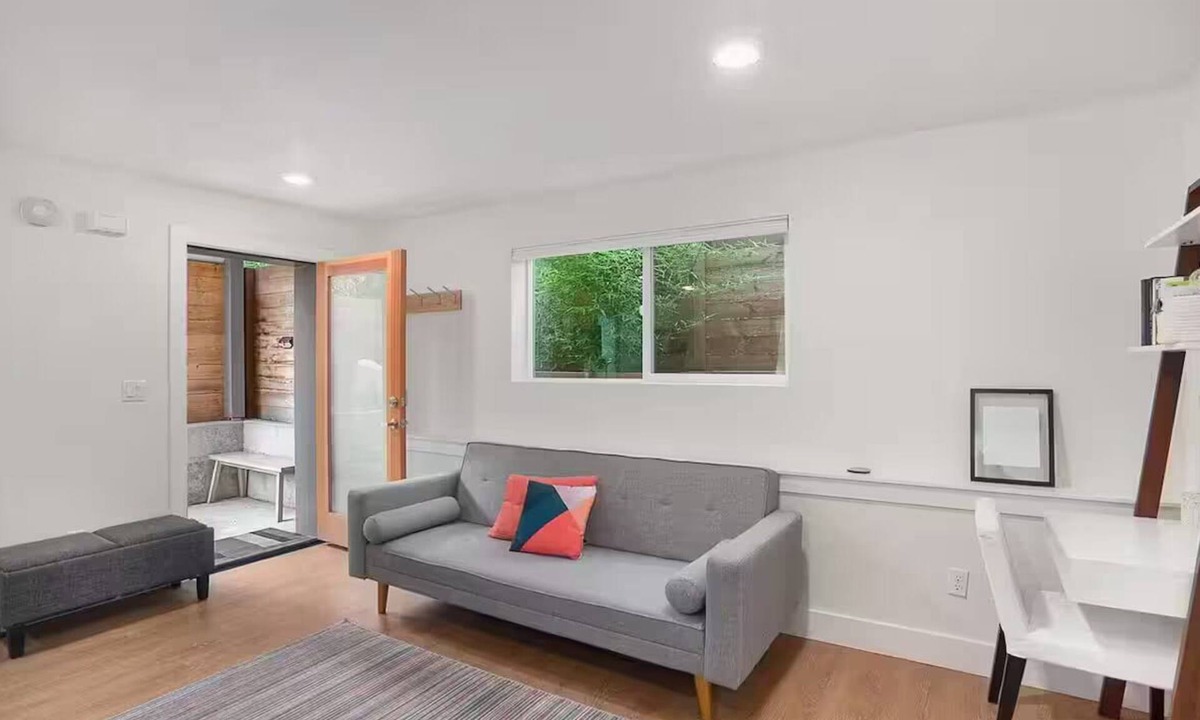 Overlook Apartment | Beautiful 1-bedroom apartment, pvt courtyard w/kitchen, laundry, AC in Portland