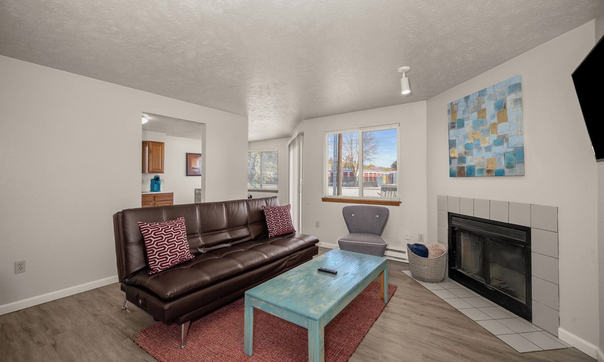 Spokane Valley Apartment | Beautiful 2BR APT 4 ⭑ Workspace ⭑ Keurig ⭑ AC