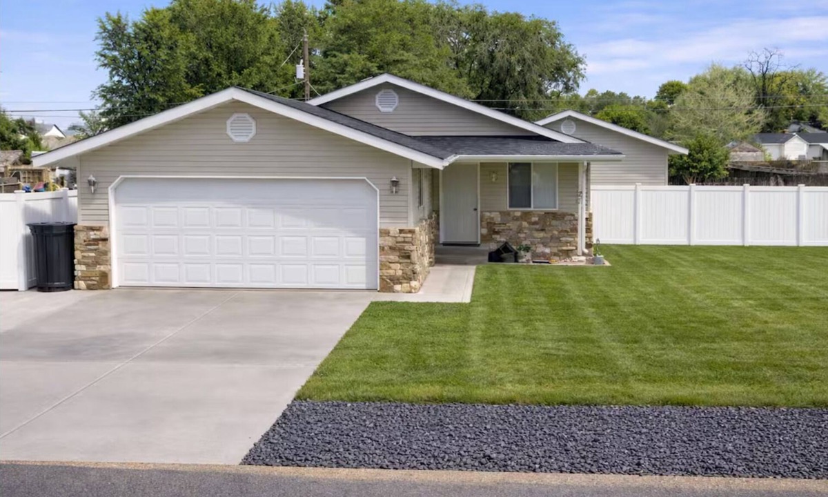 Gooding House | Beautiful 3-bedroom house with AC in adorable Gooding