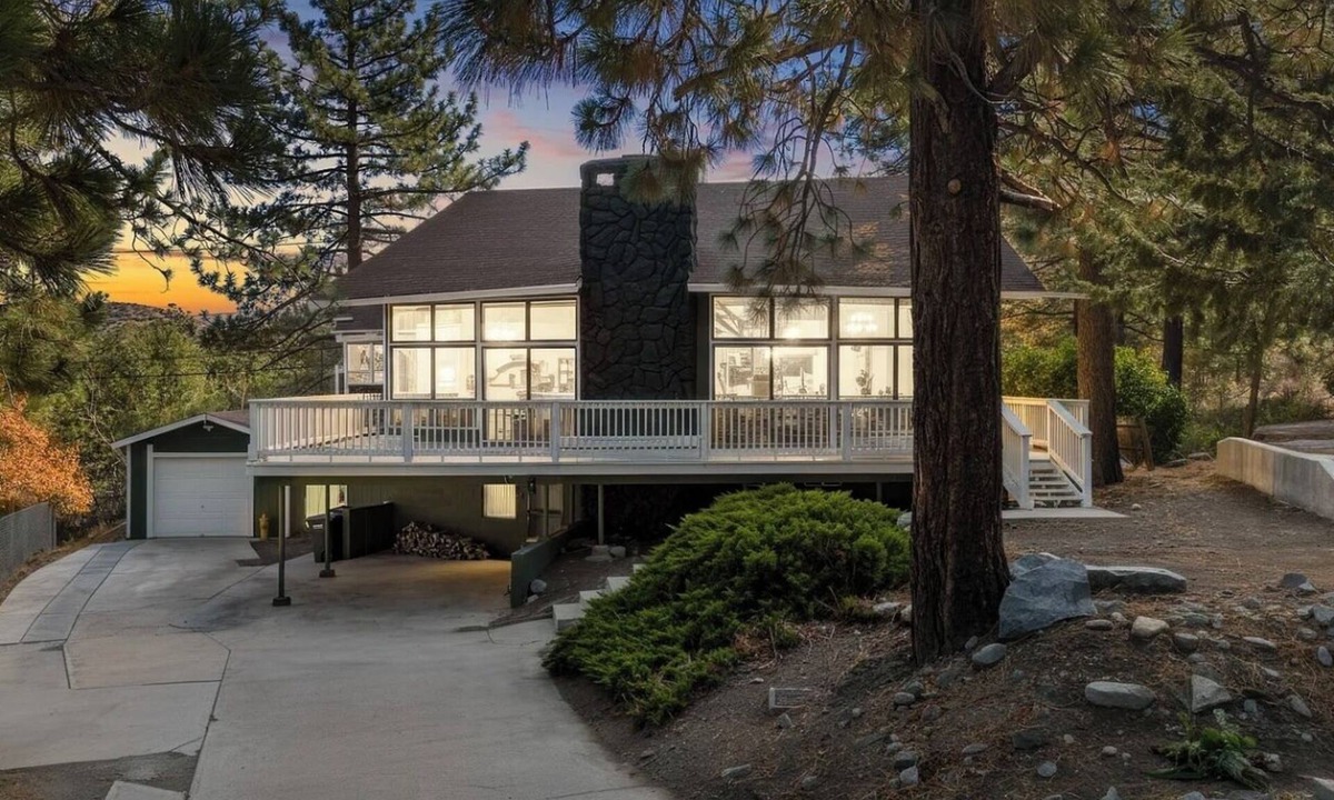 Wrightwood House | Beautiful 3-bedroom Chalet in Wrightwood perfect for your getaway