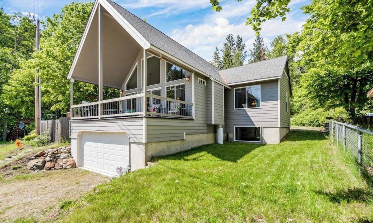 Sagle House | Beautiful 3-story home with lake/bay views, deck, grill, firepit & fireplace