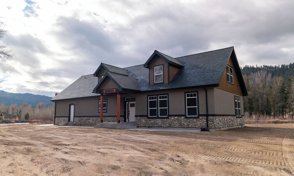 Mountain Home Cabin | Beautiful 4-bedroom cabin in Featherville, Idaho.