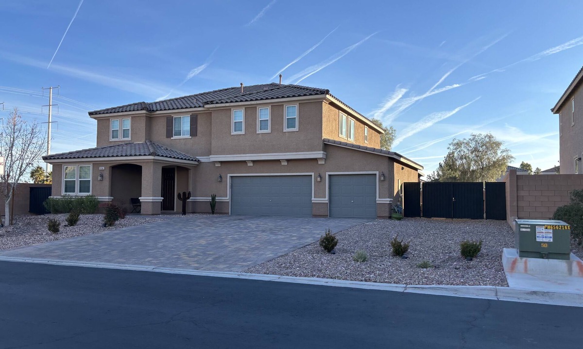 Silverado Ranch House | Beautiful 5 Bed, 4 Bath home, 9mi from the strip,6mi from airport with RVparking