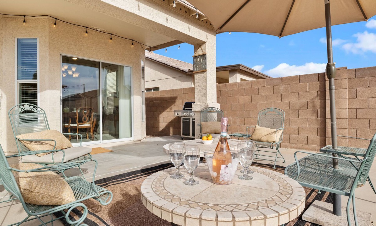Sierra Montana House | Beautiful 5-bedroom home in Surprise with big backyard close to spring training