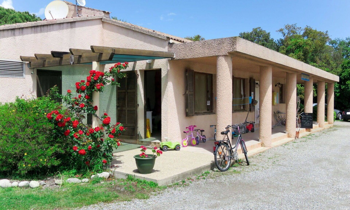 Talasani House | Beautiful apartment in villa for 6 guests with WIFI, A/C and terrace
