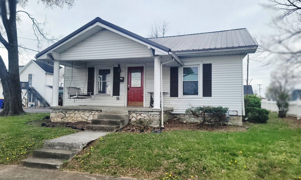 Bowling Green House | Beautiful Bungalow in the Heart of BG. By WKU Campus. Close to Mammoth Cave.
