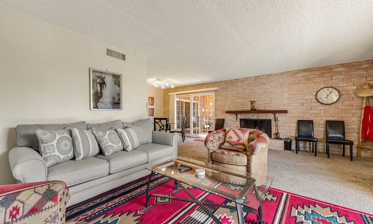 South Scottsdale Condo | Beautiful condo with WiFi, pool, & balcony - walk to downtown