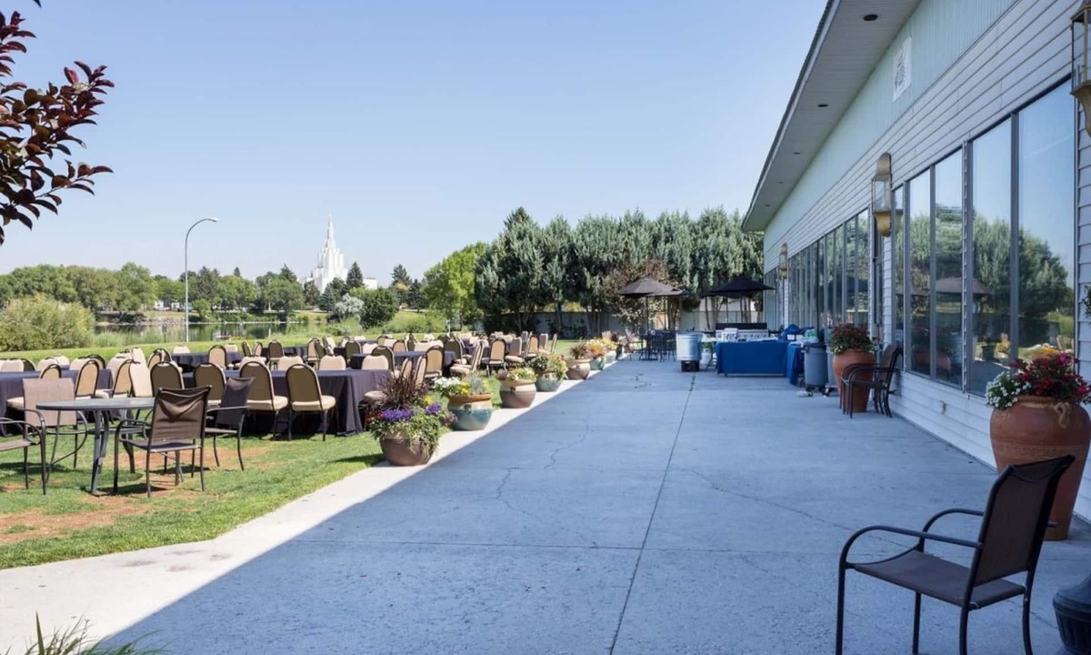 Idaho Falls Resort | BEAUTIFUL ESCAPE! ONE PERFECT UNIT! COMPLETE WITH SPA, POOL, HOT-TUB
