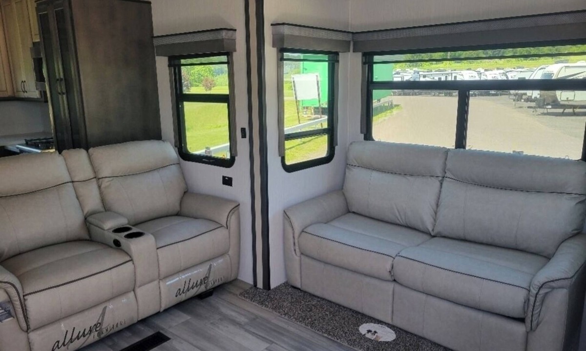 Sanger House | Beautiful fifth wheel by the river