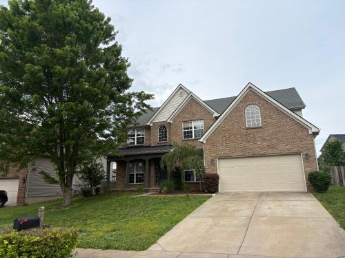 Nicholasville House | Beautiful Full of Light 6 Bedroom's House