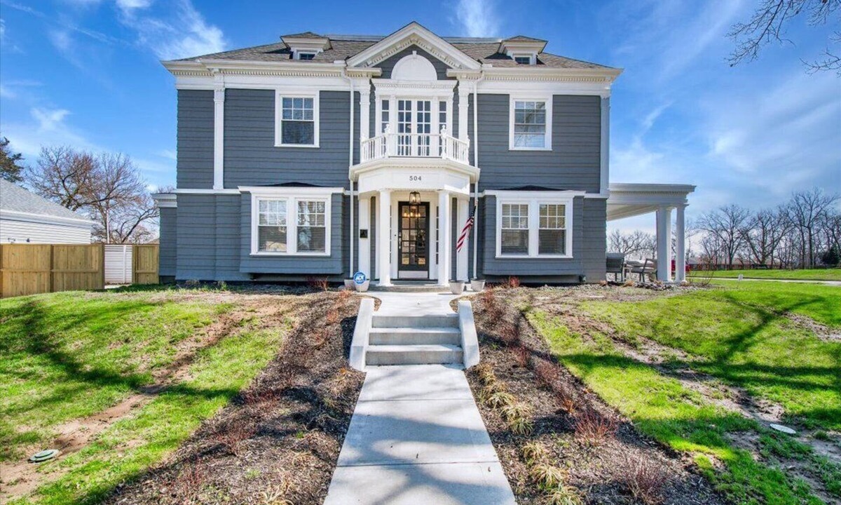 Hamilton House | Beautiful Historic Henry Jacoby Residence
