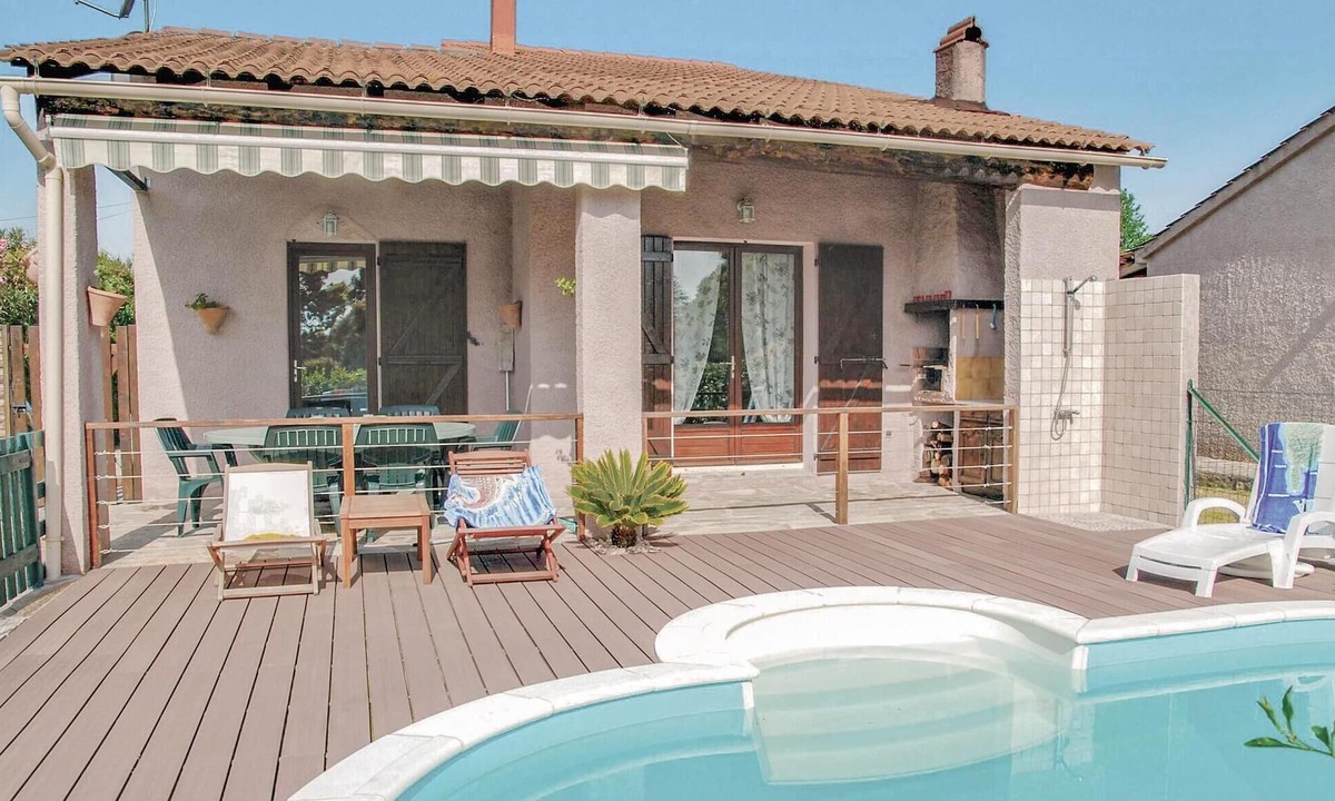 Venzolasca House | Beautiful home in Venzolasca with WiFi
