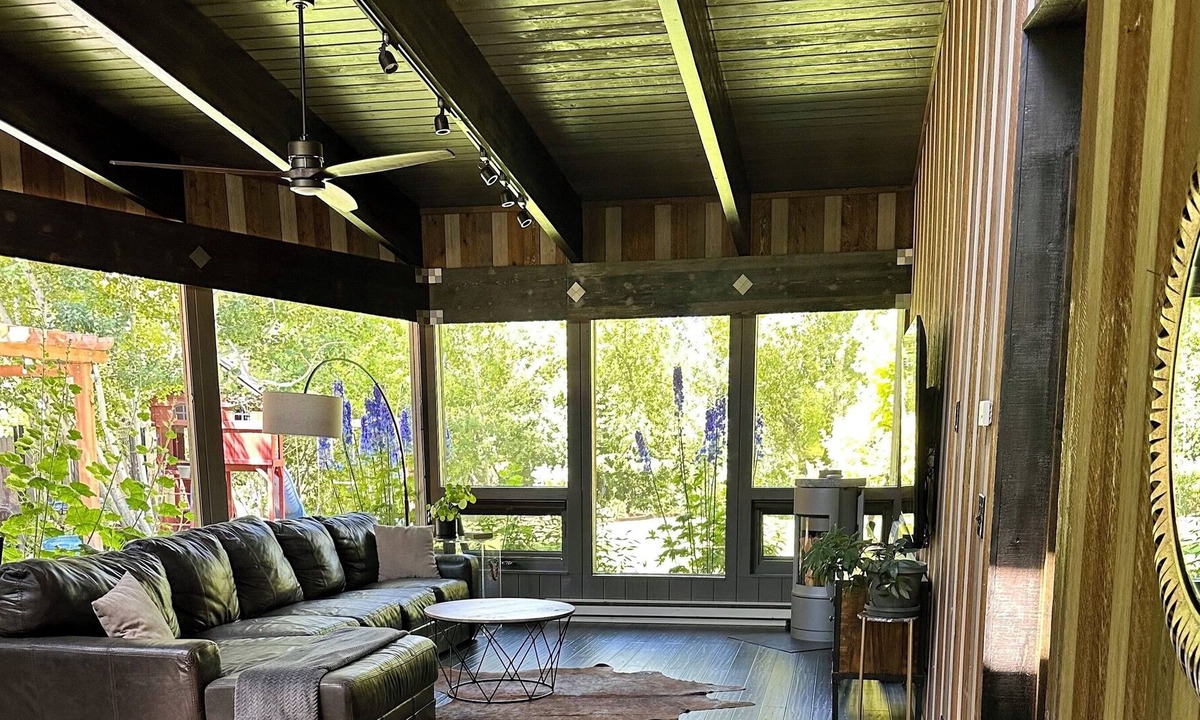 South Park House | Beautiful Jackson Hole Home, Hot Tub and Gym! Fire Pit! 10 min from Town!
