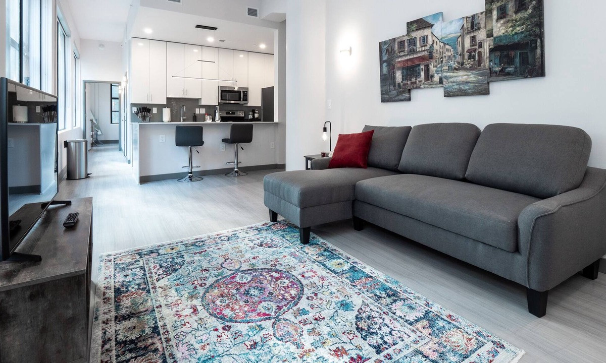 Central Business District Condo | Beautiful Modern Condo - Heart of Business District 401