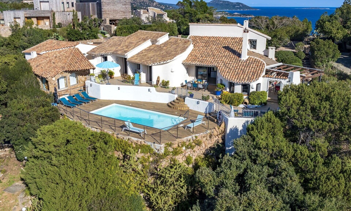 Santa Giulia Villa | Beautiful private villa for 8 people with private pool, A/C, WIFI, terrace and pets allowed