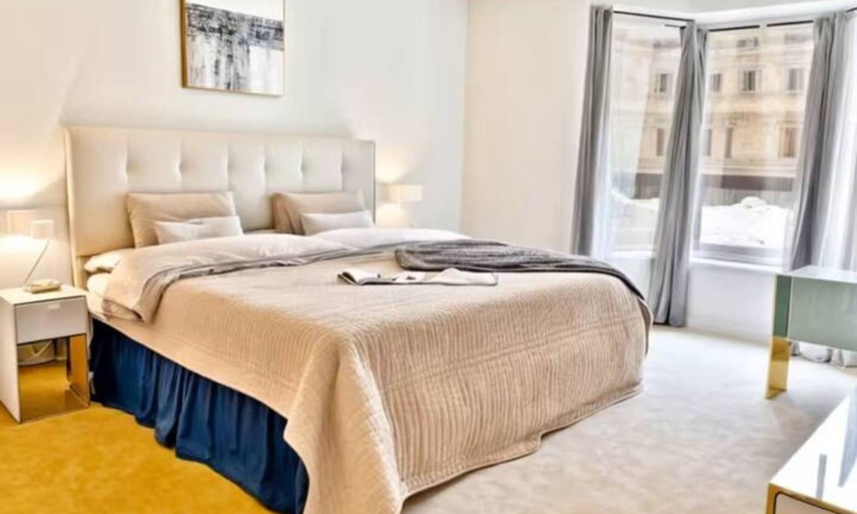 Norfolk Apartment | Beautiful Spacious Downtown apt w/city views.