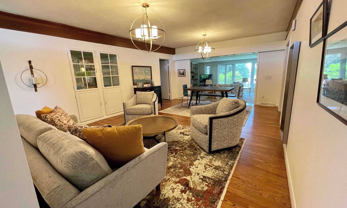 Skaneateles House | Beautiful Sunsets, Lake view. 1.5 miles to Village