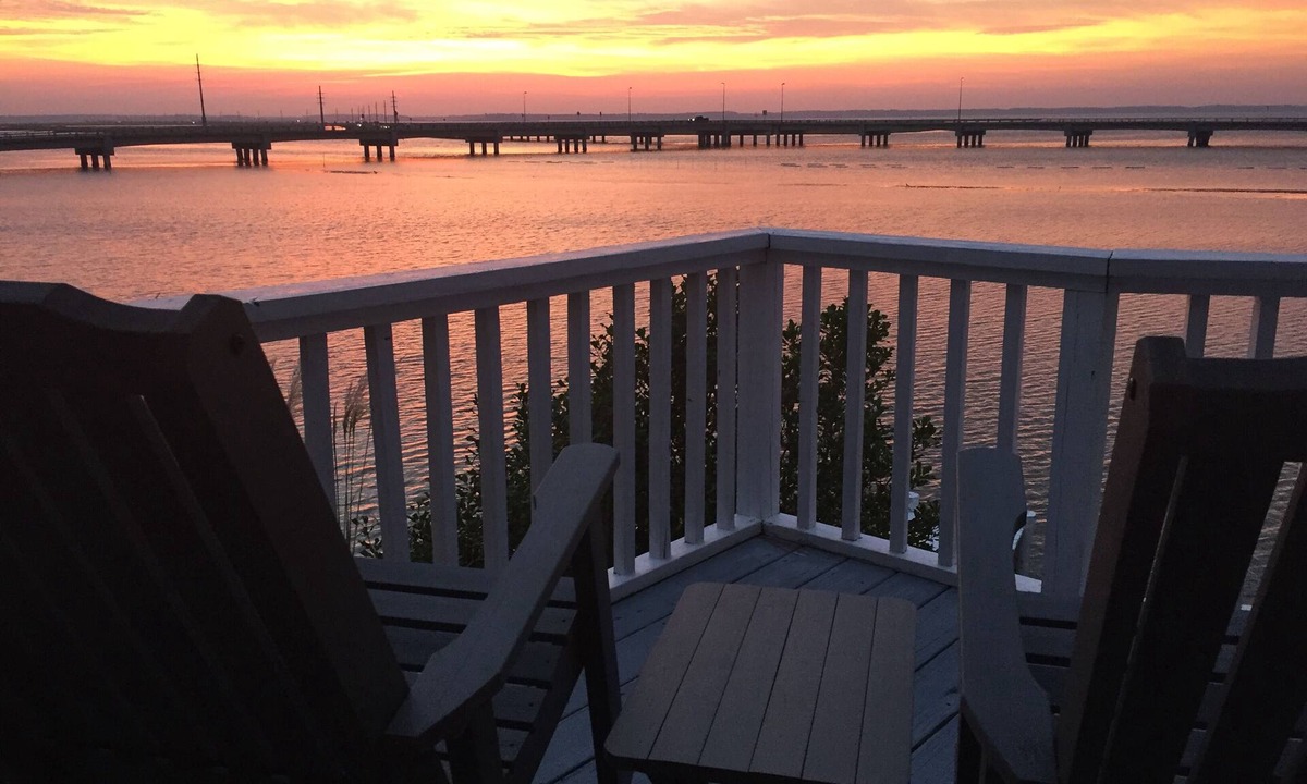 Chincoteague House | Beautiful Sunsets Over The Chincoteague Bay* Panoramic Water Views* Private Dock