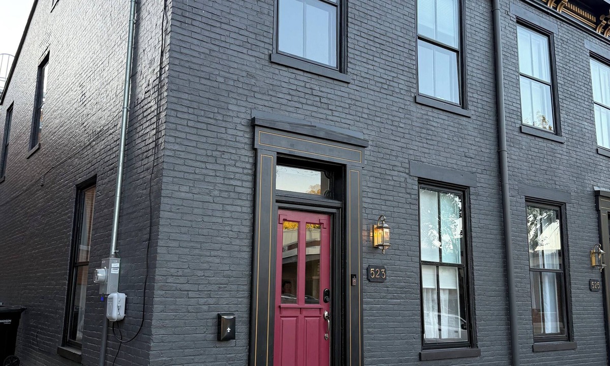 Madison House | Beautiful townhome just steps from Historical Downtown Madison