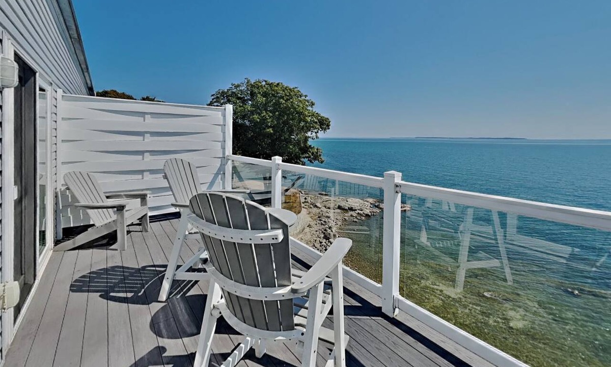 Put-in-Bay Condo | Beautiful Views | 2 Balconies | 10 ppl | C210