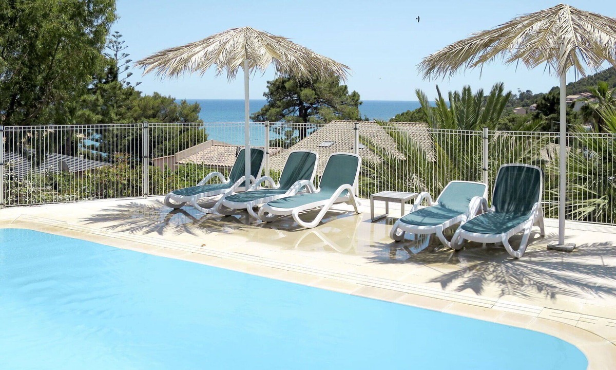 Tarcu House | Beautiful villa for 6 guests with pool, A/C, WIFI, TV and terrace