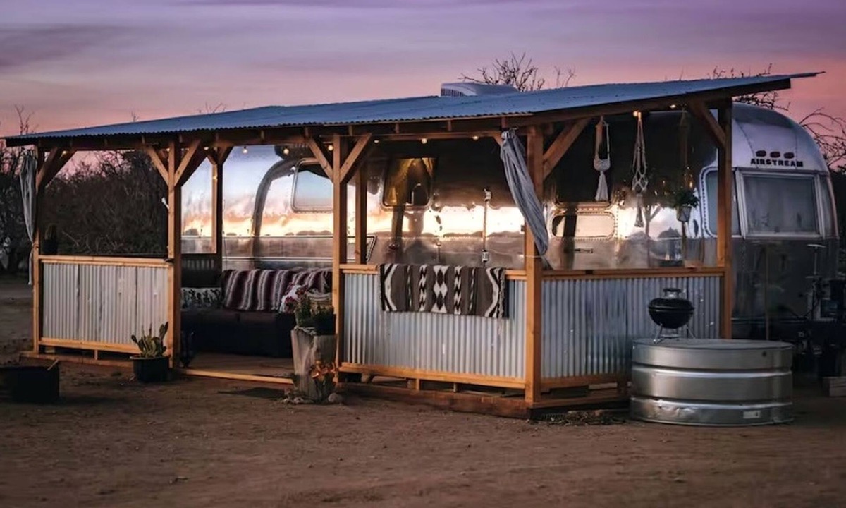 Primm House | Beautiful Vintage Airstream on a Working Ranch for a Unique Getaway in Sandy Valley, Nevada