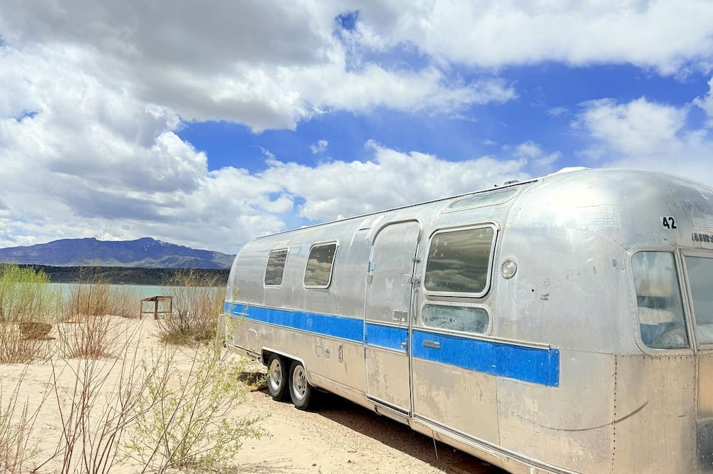 Levan House | Beautifully Refurbished Airstream on Yuba Lake for a Unique Getaway in Nature in Utah