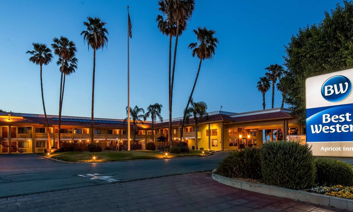Wood Ranch Hotel | Best Western Apricot Inn