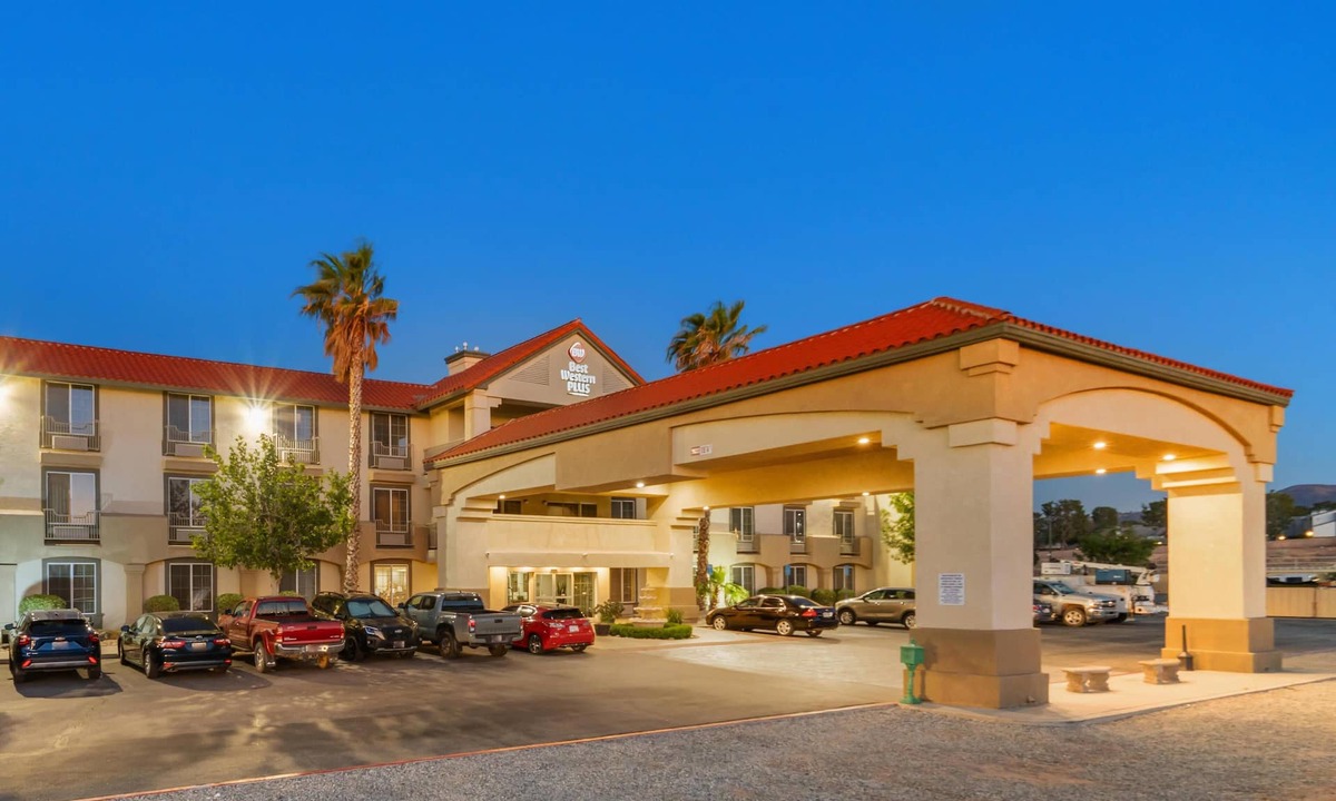 Palmdale Hotel | Best Western Plus John Jay Inn & Suites