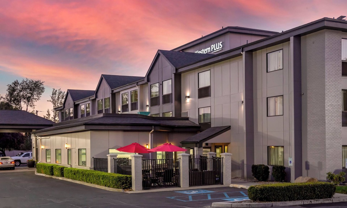 North Spokane Hotel | Best Western Plus Spokane North