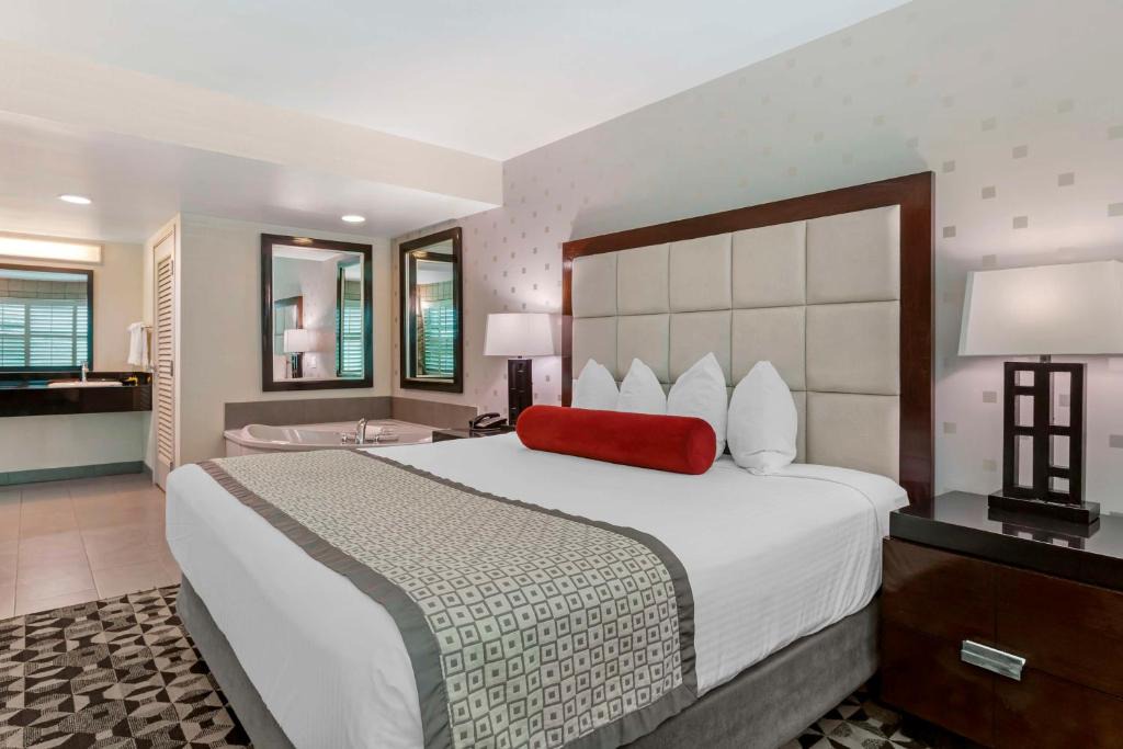 South Scottsdale Hotel | Best Western Plus Sundial