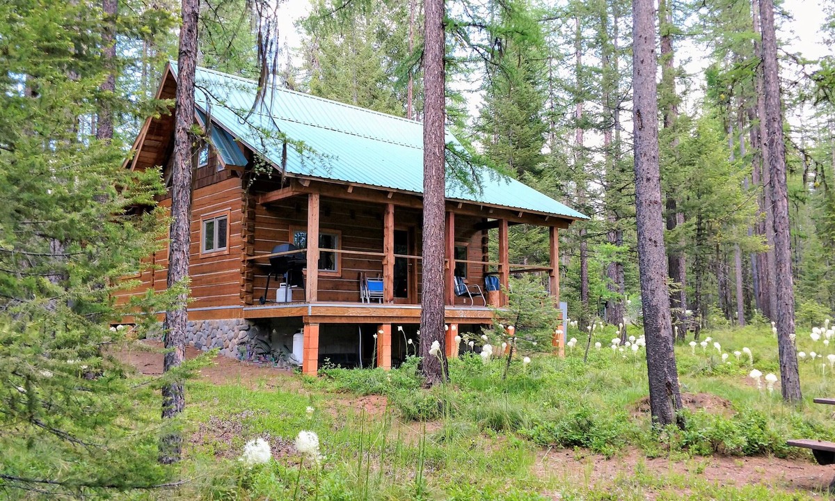 Condon Cabin | Beyersfort next to Cygnet Lake - Sleeps 5, Private Dock w/Canoe, No Wi-Fi